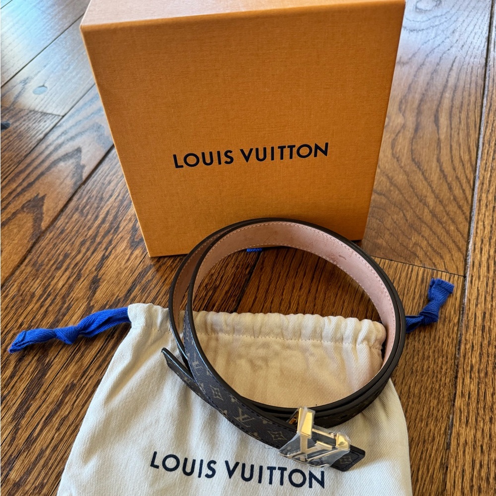 AUTH NWOT LOUIS VUITTON Belt